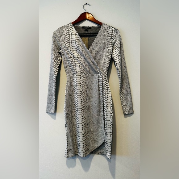 French Connection Women's Long Sleeve Snake Jacquard Dress Silver Size 0 - Picture 10 of 11